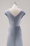 Vestido de dama de honor con cuello de campana de satén azul grisáceo con mangas de capa
