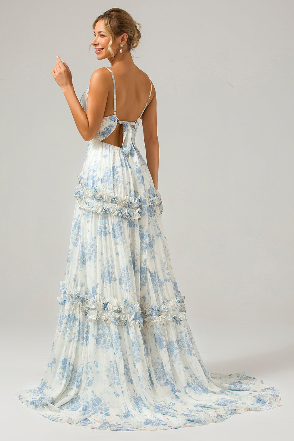 Vestido largo de dama de honor con tirantes finos de tul verde con tirantes de espagueti con volantes