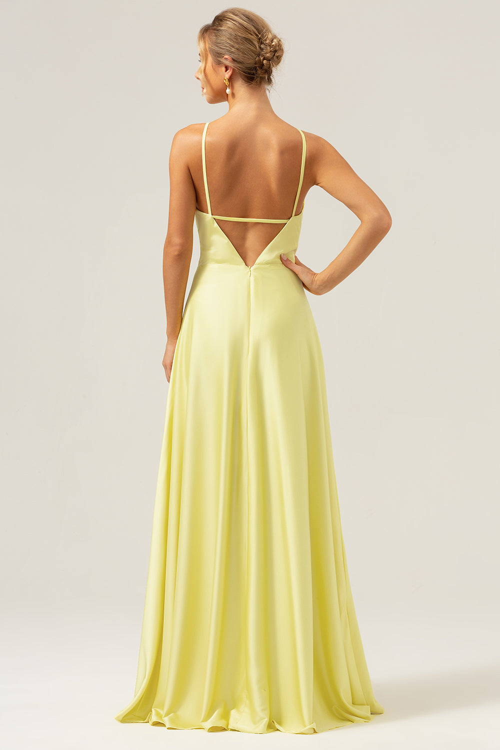 Vestido de dama de honor largo sin espalda corto con flor de línea A Line Halter