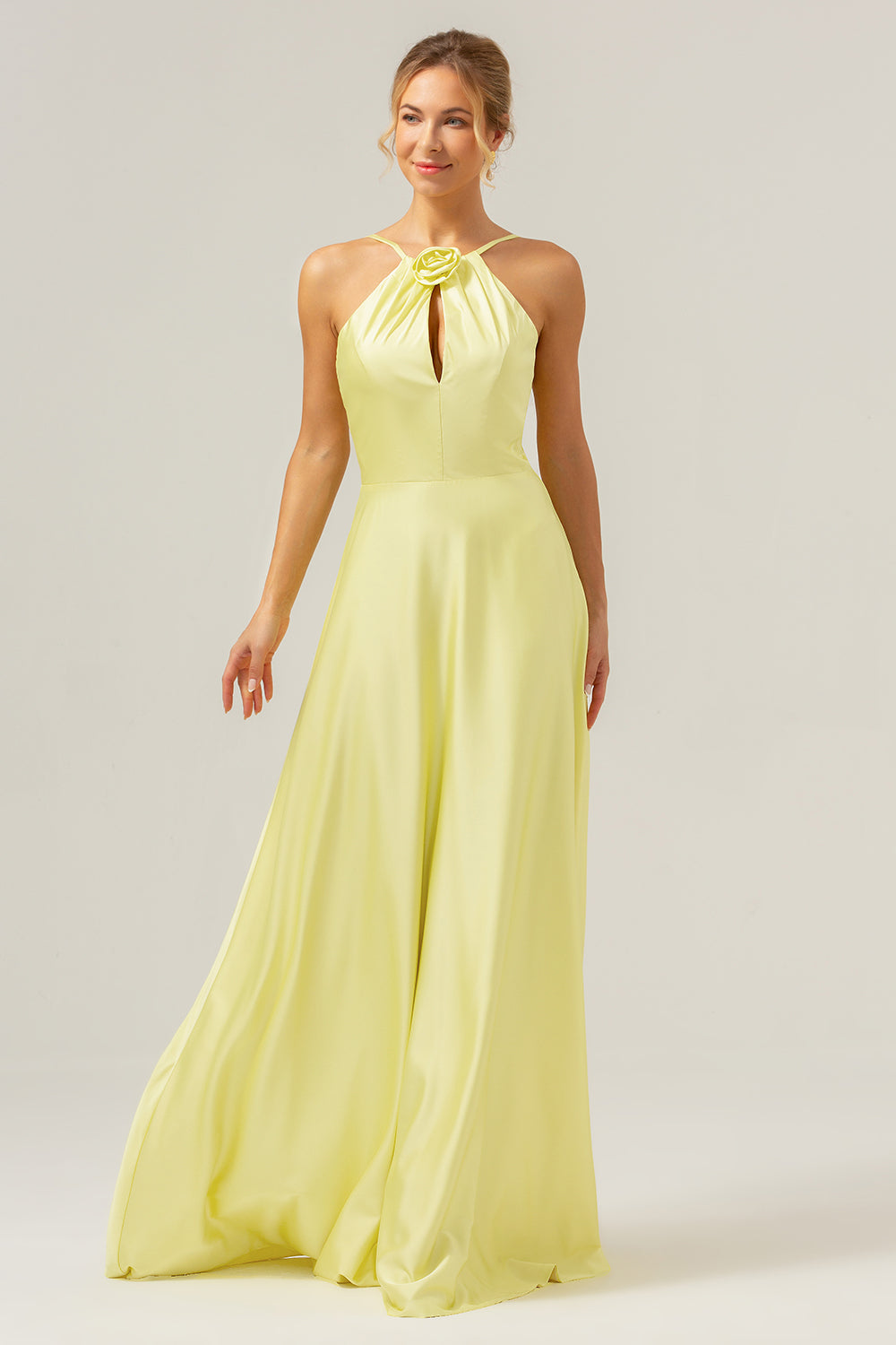 Vestido de dama de honor largo sin espalda corto con flor de línea A Line Halter