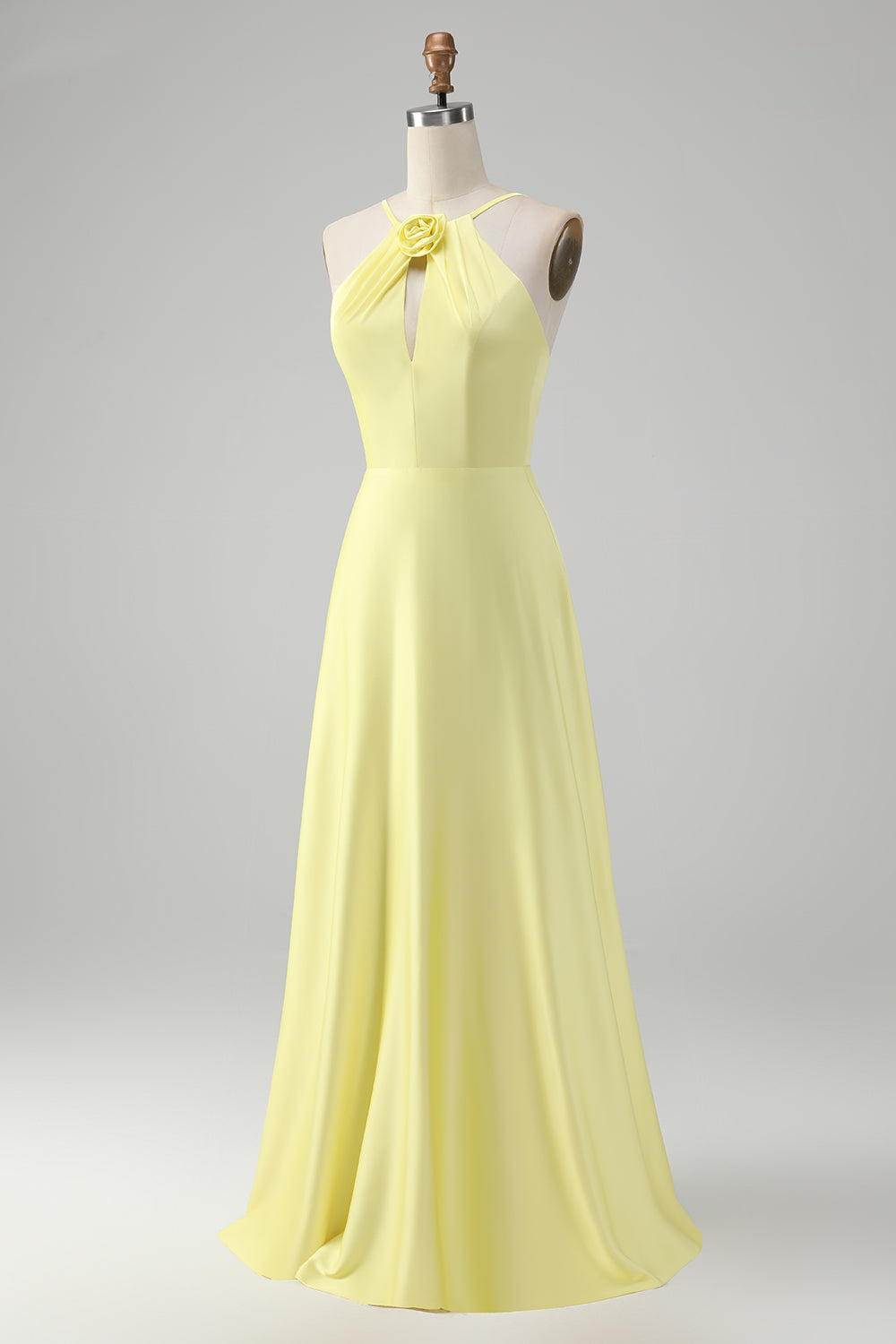 Vestido largo de dama de honor recortado de una línea amarilla con flor