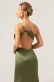 Vestido de dama de honor largo de satén sin espalda de sirena verde oliva de un hombro
