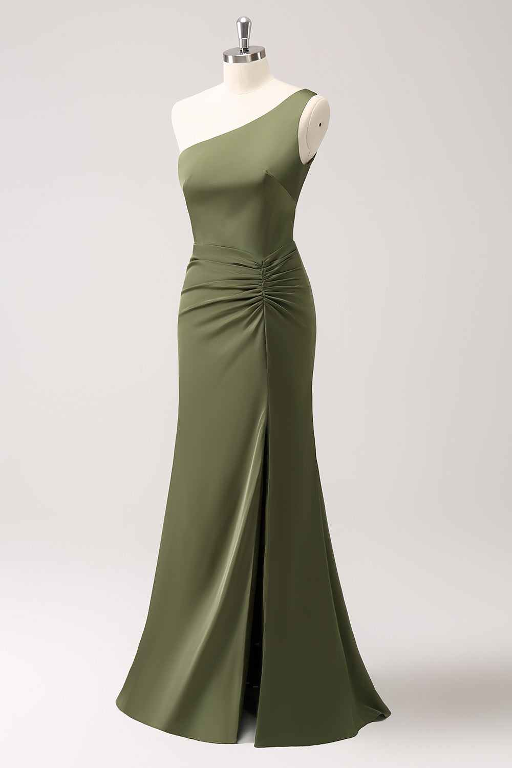 Vestido largo de dama de honor de satén de un hombro verde oliva