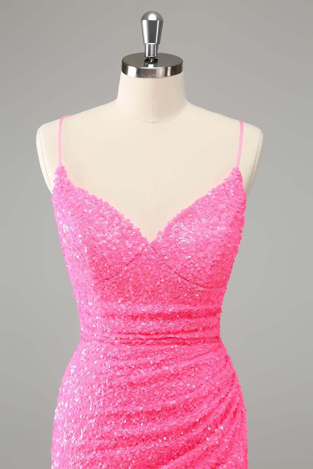 Vestido de cóctel con lentejuelas y tirantes finos ajustados rosa intenso con purpurina