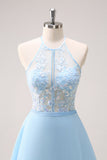 Vestido de dama de honor largo floral halter azul brillante con cordones en la espalda