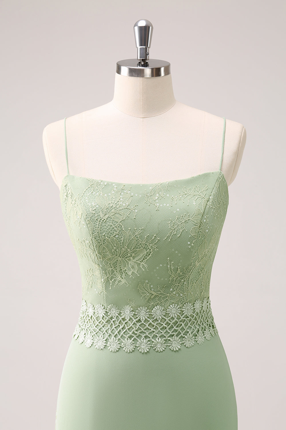 Vestido de dama de honor de gasa con volantes florales verdes con encaje