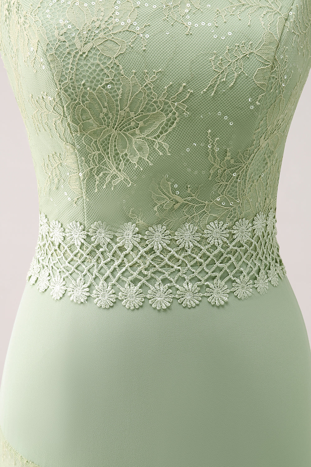 Vestido de dama de honor de gasa con volantes florales verdes con encaje