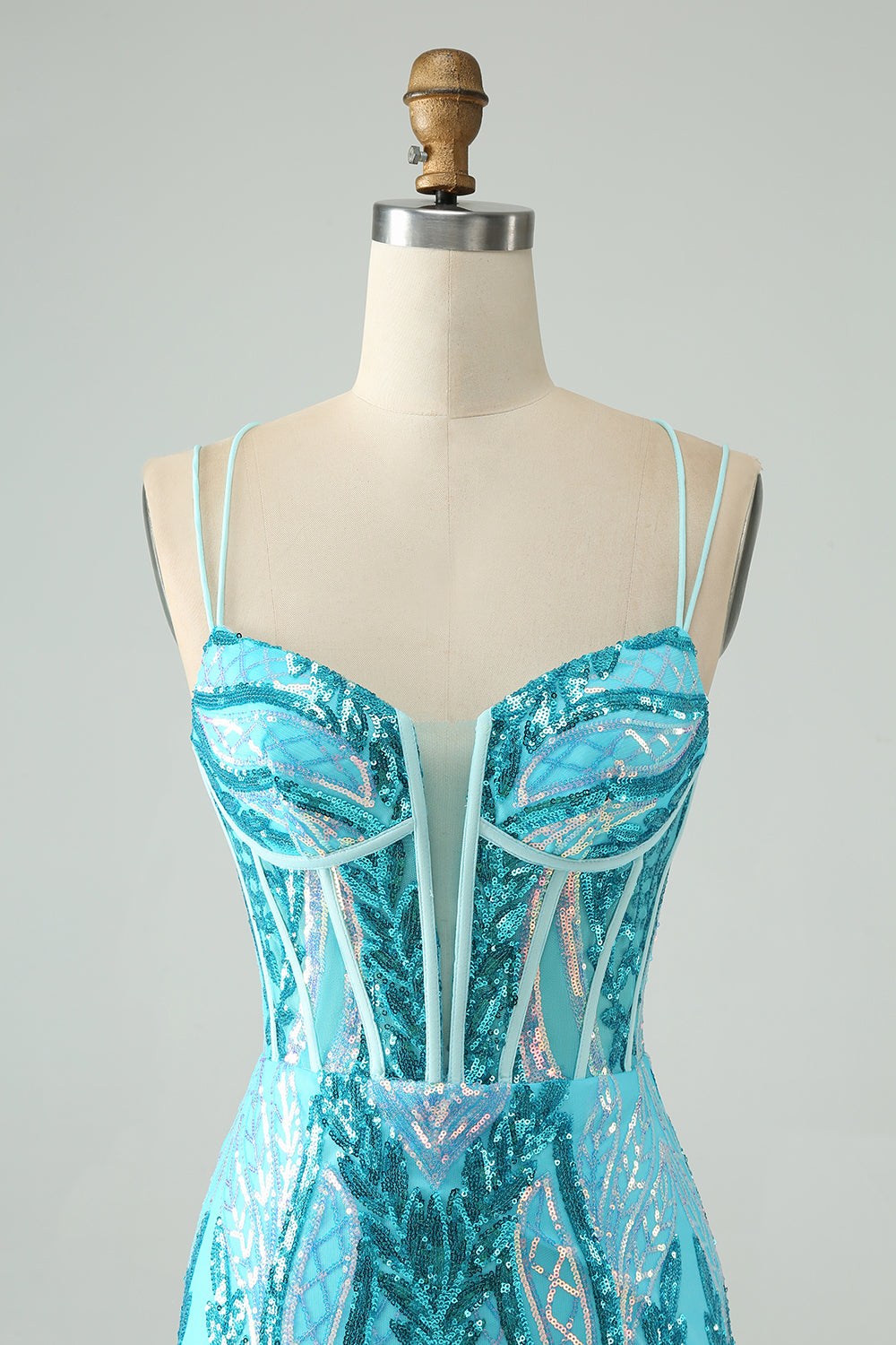 Vestido de cóctel con corsé y tirantes finos ajustados en azul brillante con lentejuelas