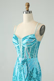 Vestido de cóctel con corsé y tirantes finos ajustados en azul brillante con lentejuelas