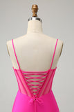 Vestido de cóctel de corsé corto con cuentas y corsé ajustado fucsia con purpurina y abertura