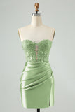 Vestido de cóctel ahuecado sin tirantes ajustado verde brillante con encaje