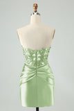 Vestido de cóctel ahuecado sin tirantes ajustado verde brillante con encaje