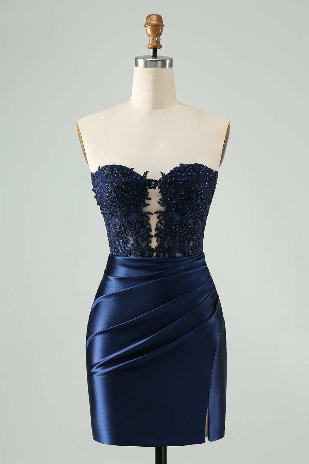 Vestido de cóctel sin tirantes con abertura