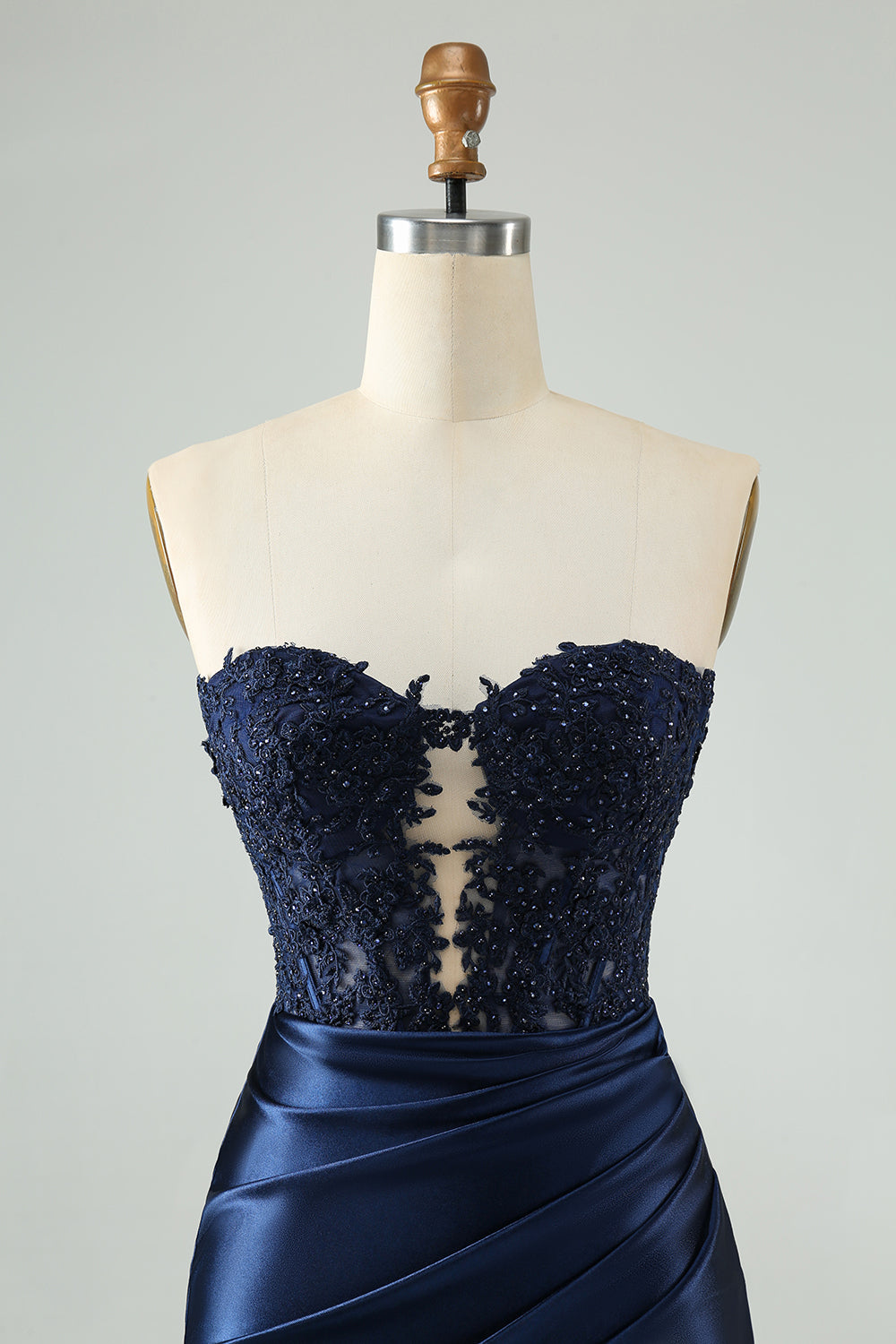 Vestido de cóctel ahuecado sin tirantes ajustado azul marino brillante con encaje