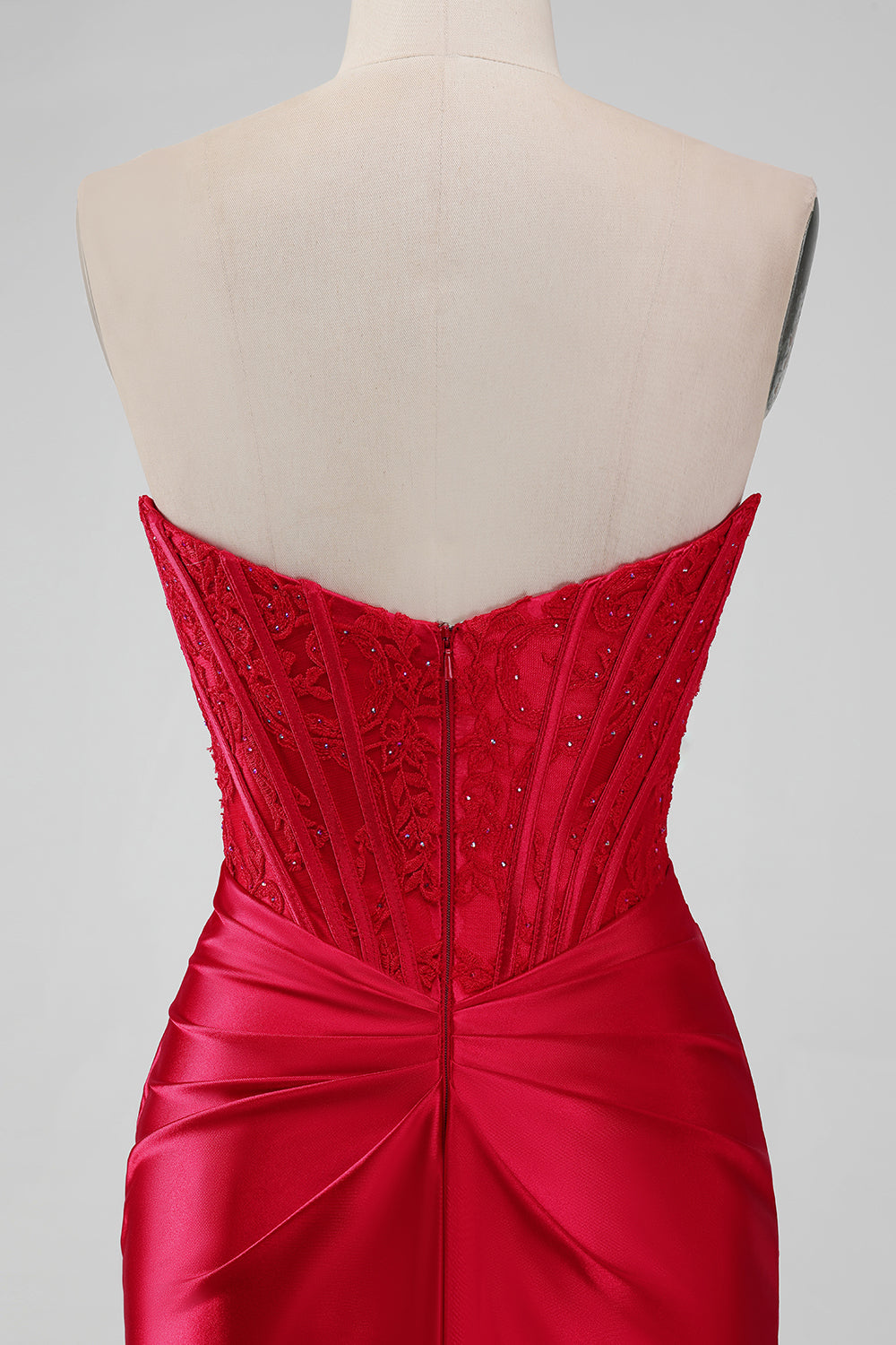 Vestido corto sin tirantes sin tirantes rojo brillante con encaje