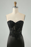 Vestido de cóctel con corsé y escote corazón negro brillante con apliques