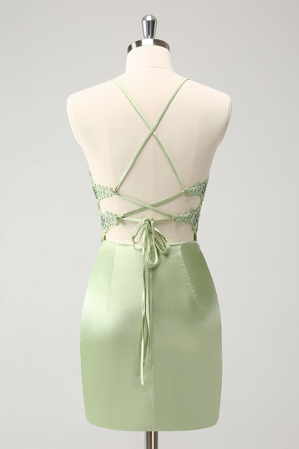 Vestido de cóctel con corsé ajustado y apliques de cuentas y tirantes finos con purpurina verde