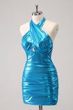 Vestido de cóctel azul satinado con halter ajustado metalizado