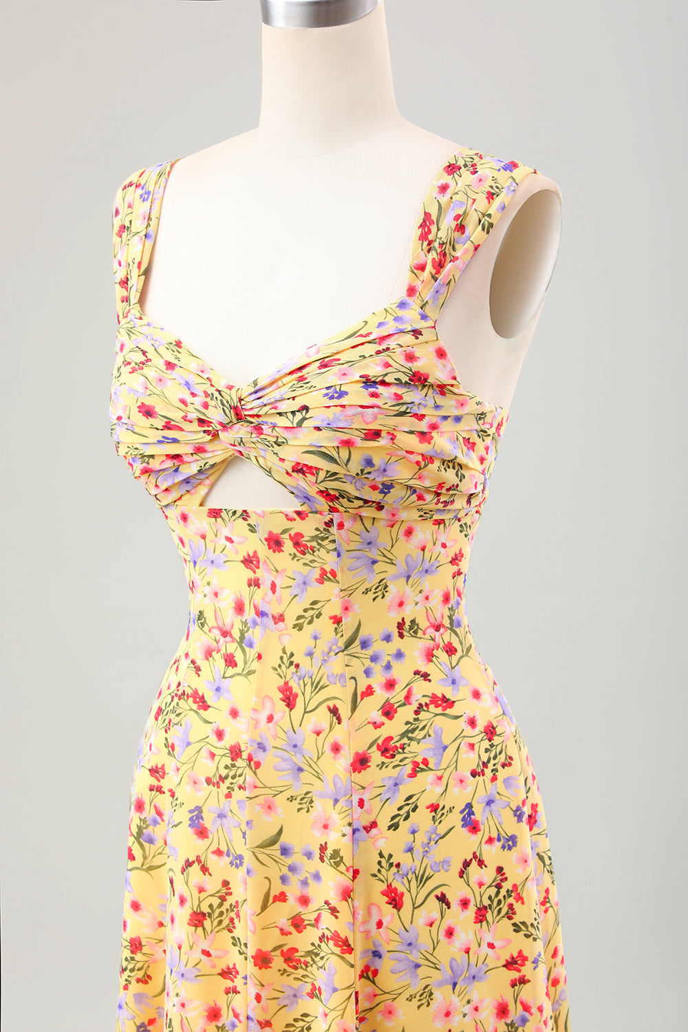 Vestido de invitada de boda con corsé de una línea de flores amarillas