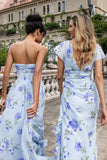 Vestido de invitada de boda largo plisado con estampado sin tirantes floral azul de una línea de novia