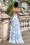 Vestido de invitada de boda largo plisado con estampado sin tirantes floral azul de una línea de novia