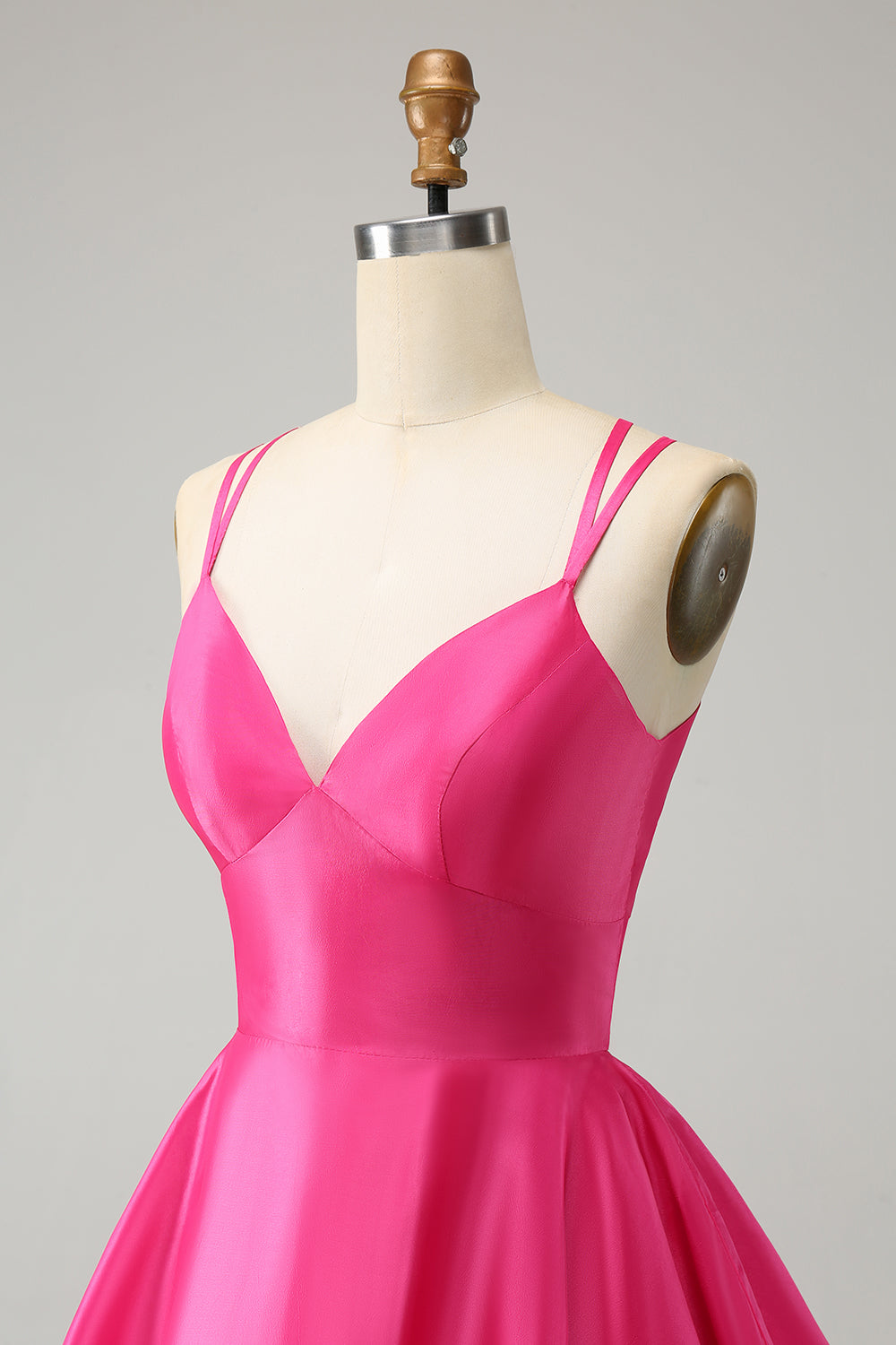 Vestido de cóctel lindo sin espalda con tirantes finos fucsia