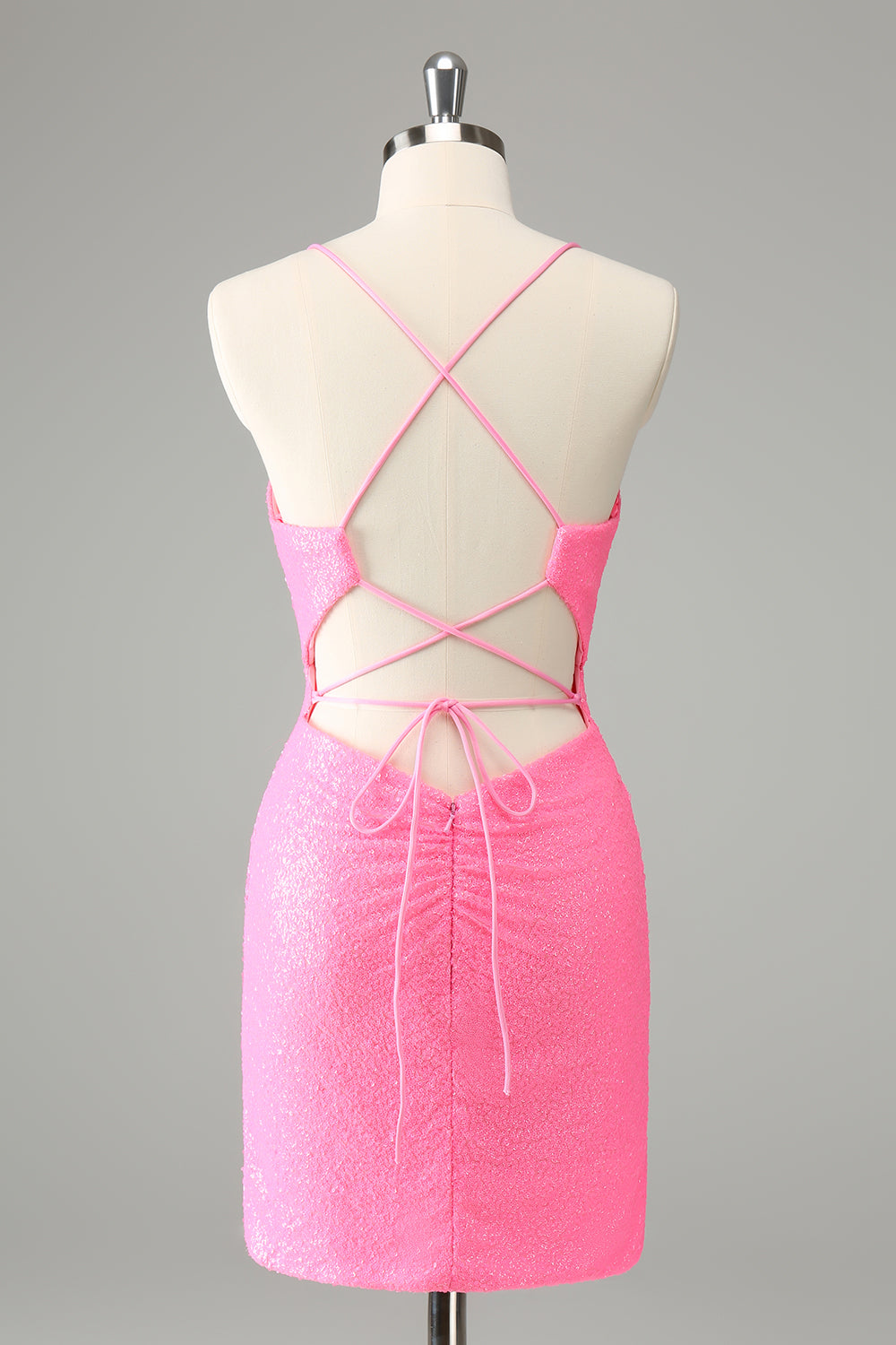 Elegante vestido de cóctel con escote halter y lentejuelas negras con cordones en la espalda
