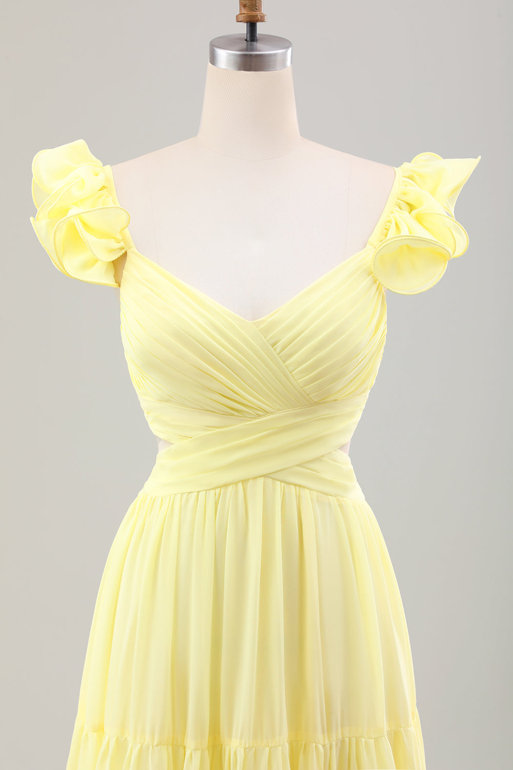 Vestido de invitada de boda con volantes plisados de color amarillo limón simple de una línea
