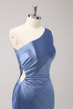 Vestido largo de dama de honor azul con ojo de cerradura de satén de un hombro