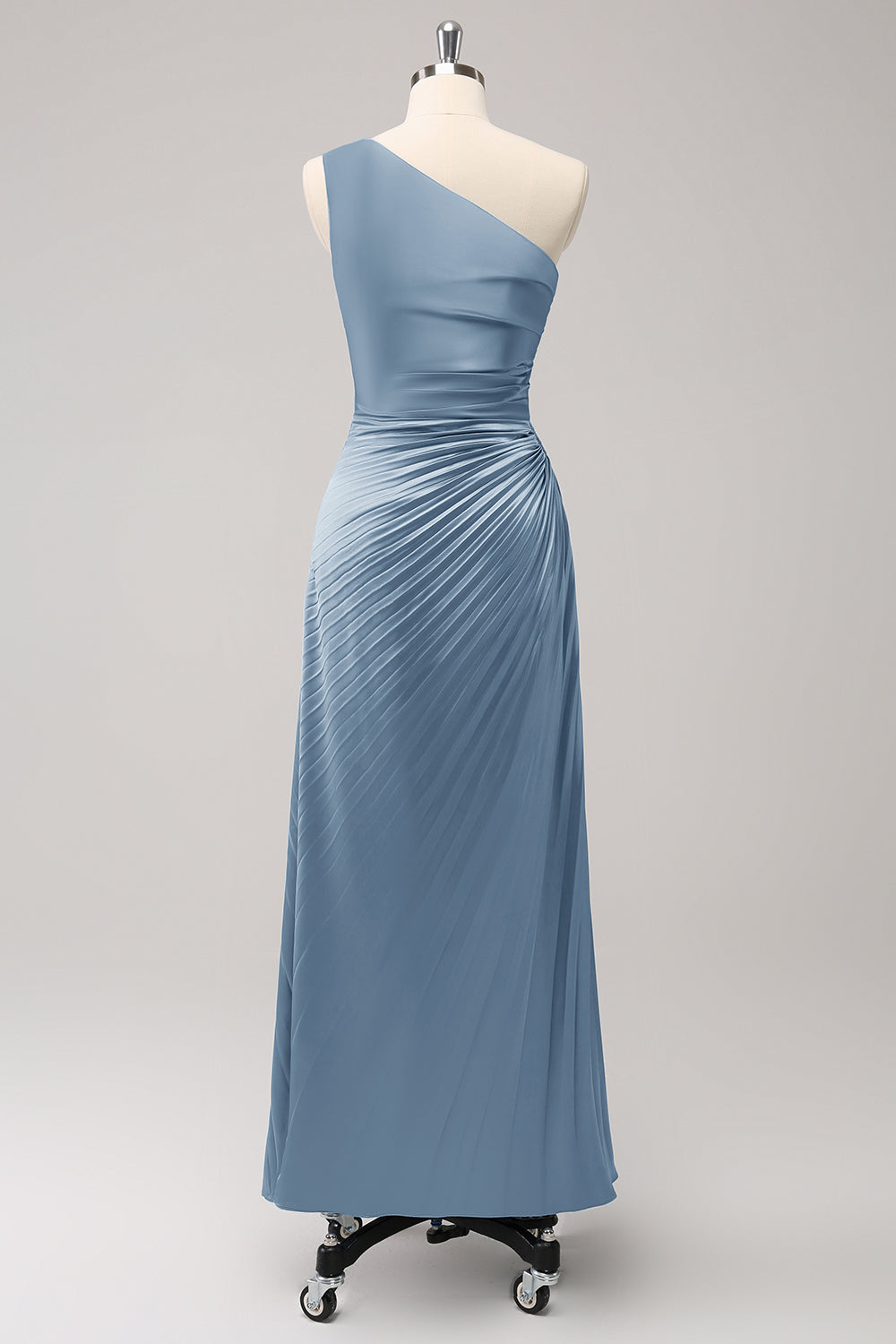 Vestido largo de dama de honor azul con ojo de cerradura de satén de un hombro