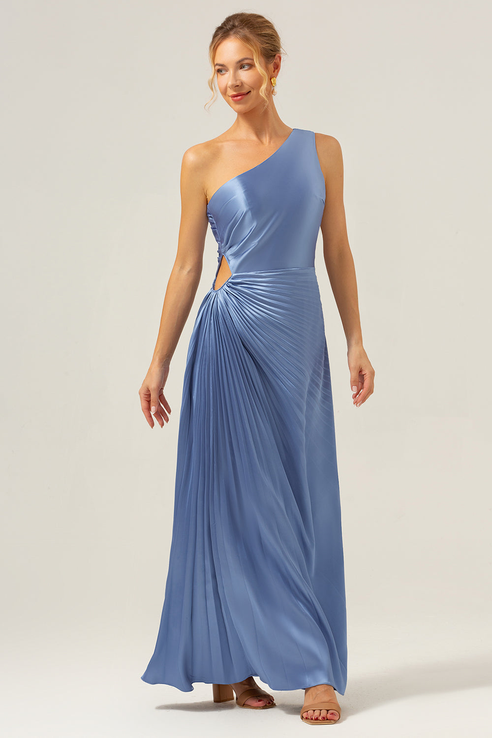 Vaina azul Vestido largo de dama de honor de satén con ojo de cerradura de un hombro