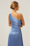 Vaina azul Vestido largo de dama de honor de satén con ojo de cerradura de un hombro