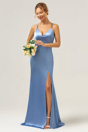Vestido largo de dama de honor de satén con tirantes de espagueti de sirena azul con abertura