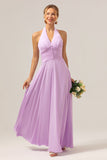 Un vestido de dama de honor morado largo de gasa halter sin espalda