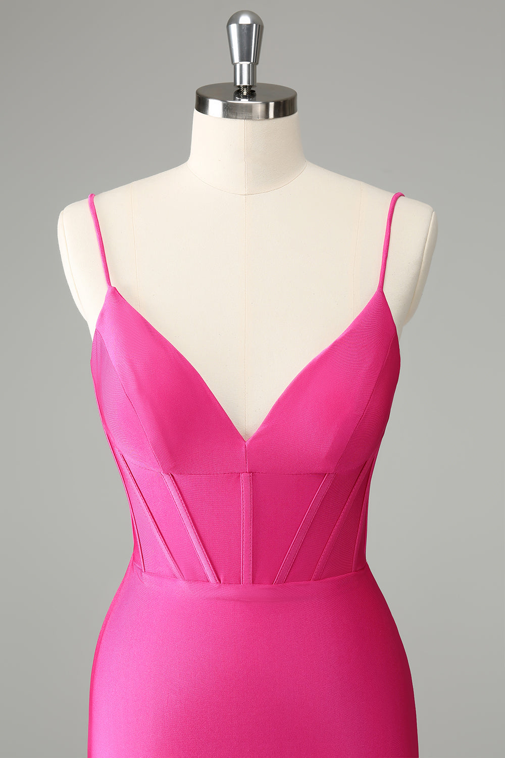Vestido de cóctel de satén con tirantes finos fucsia