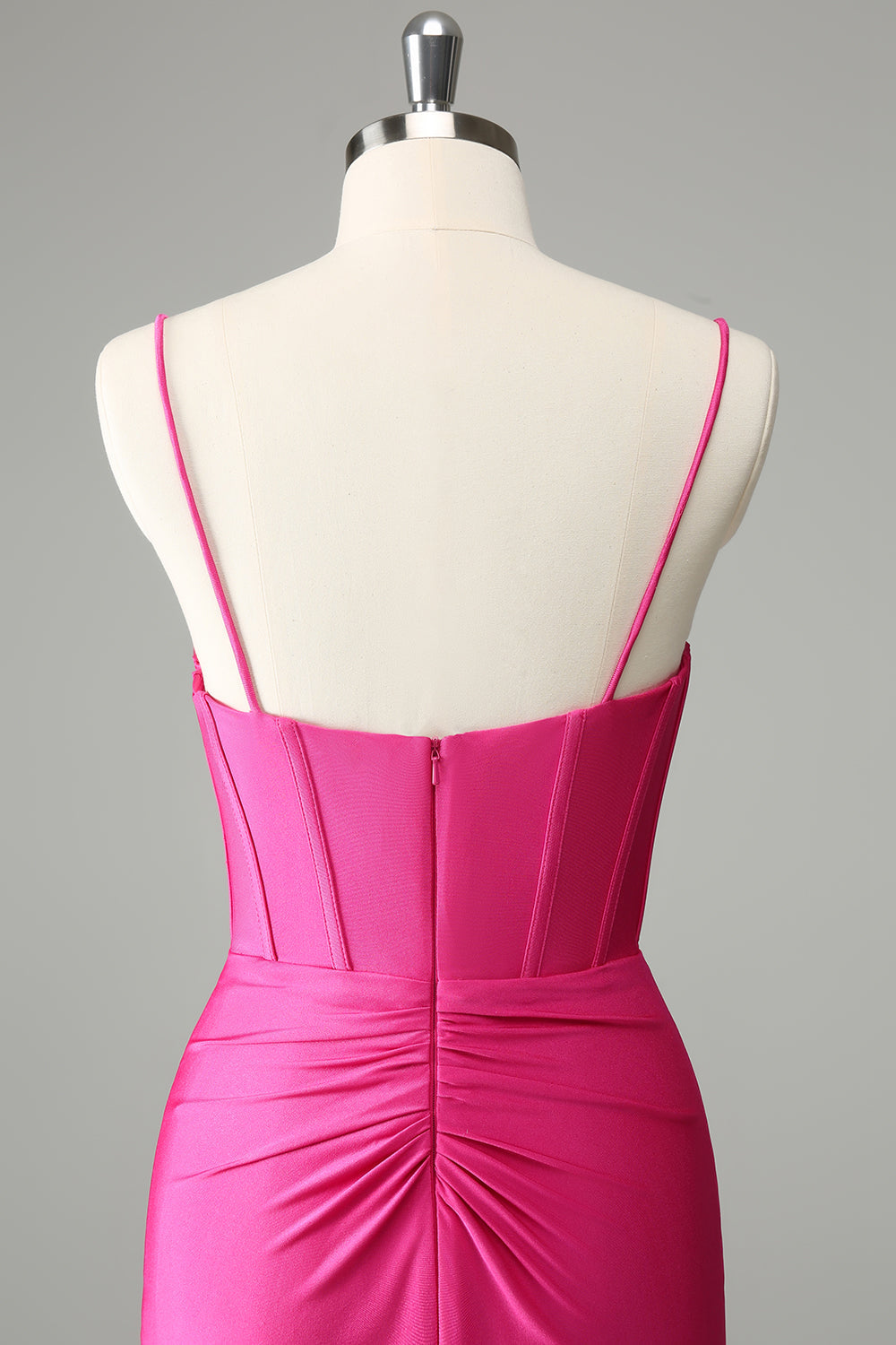 Vestido de cóctel de satén con tirantes finos fucsia