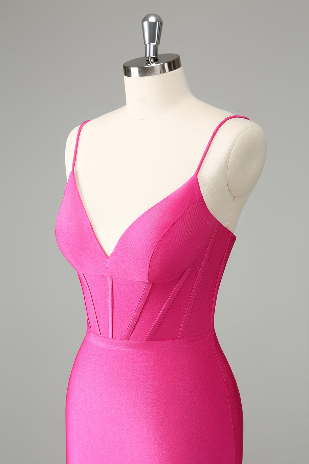 Vestido de cóctel de satén con tirantes finos fucsia