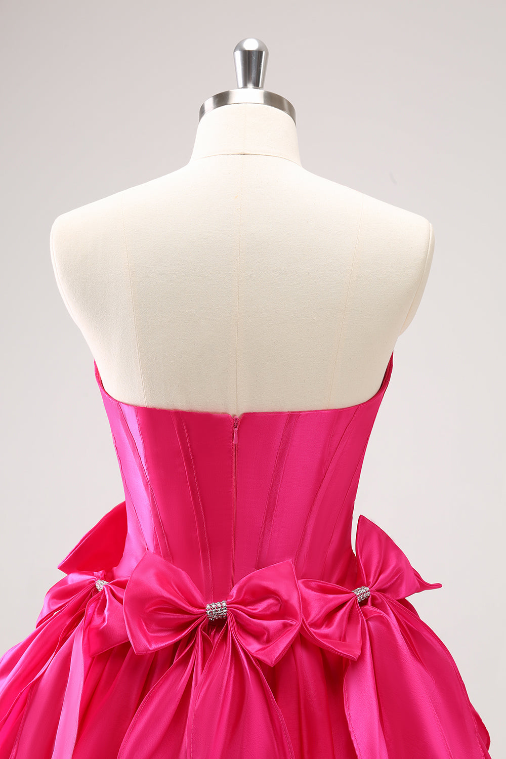 Vestido de fiesta corto de corte A con corsé sin tirantes y lazos en color fucsia