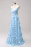 Vestido de dama de honor plisado azul claro brillante con escote en V y bordados