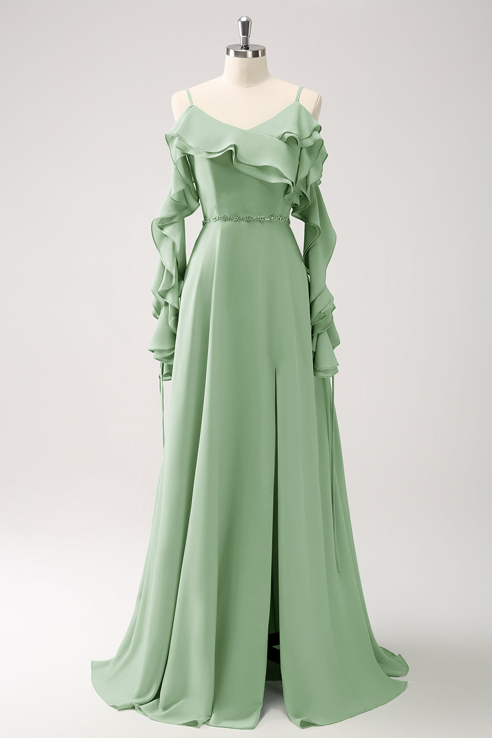 Vestido largo de dama de honor de gasa de línea A con hombros fríos verde claro con volantes