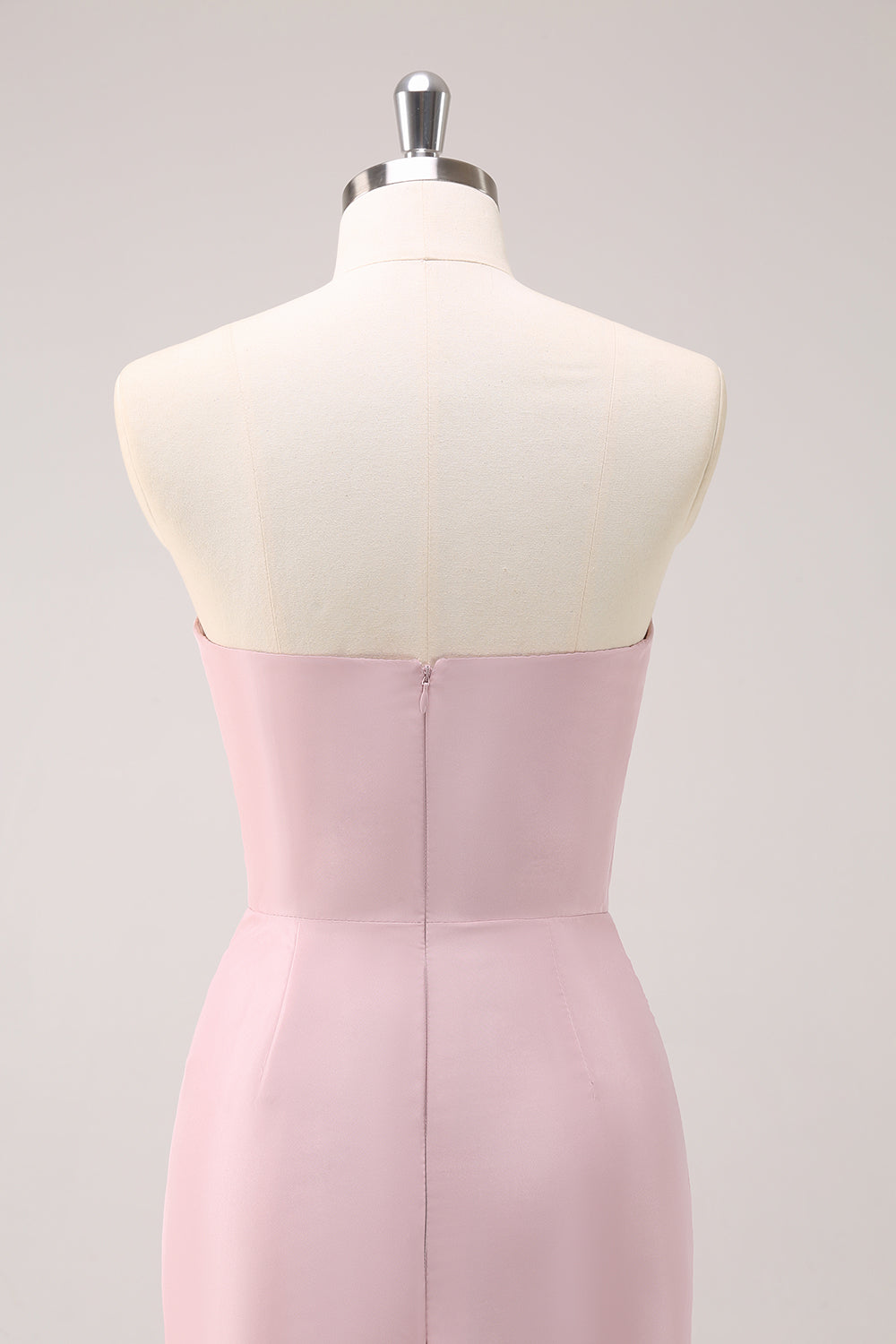 Vestido de dama de honor con volantes asimétricos sin tirantes rosa