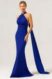 Vestido de dama de honor largo sin espalda halter azul brillante