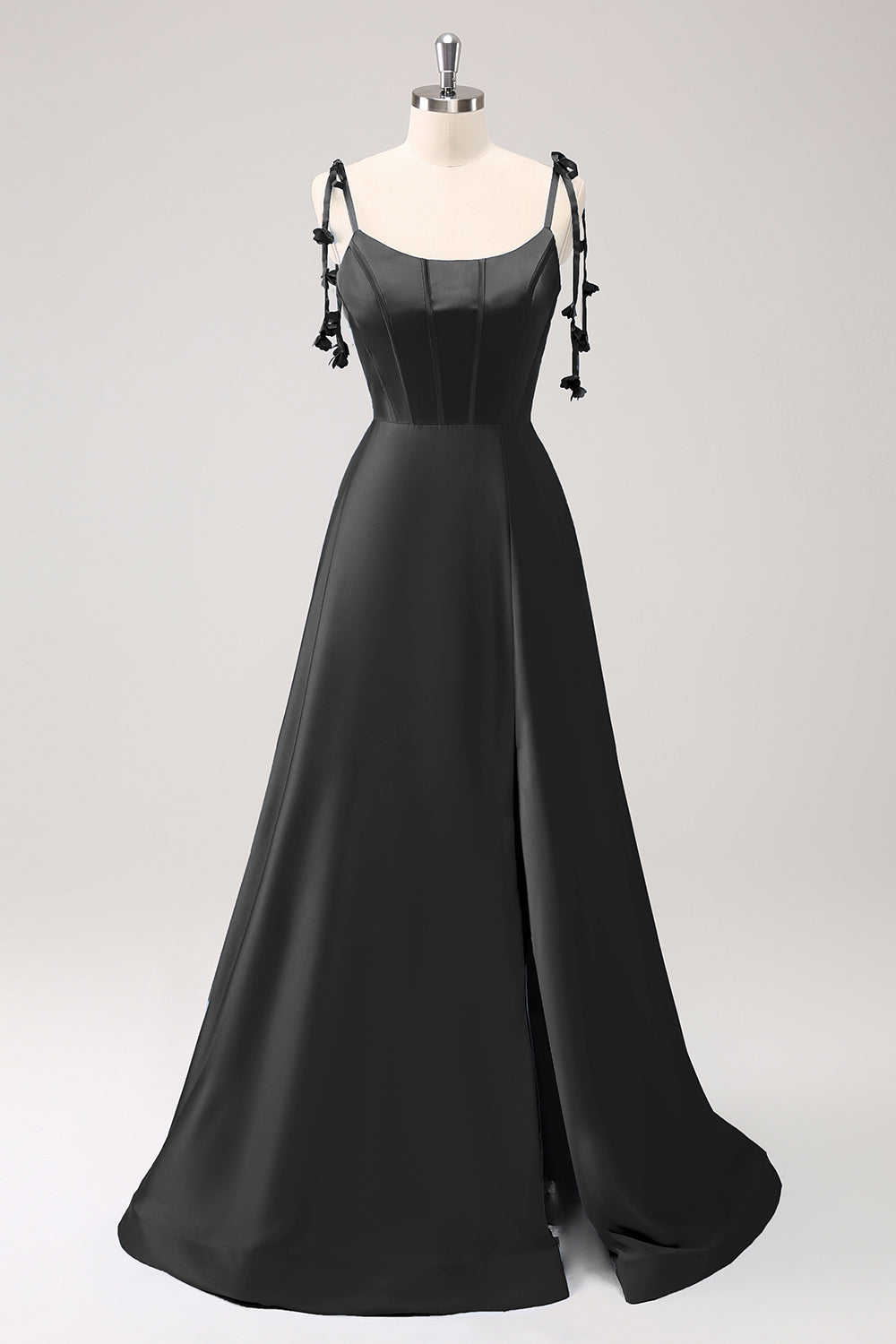 Vestido azul de tirantes finos de tirantes finos de satén con abertura