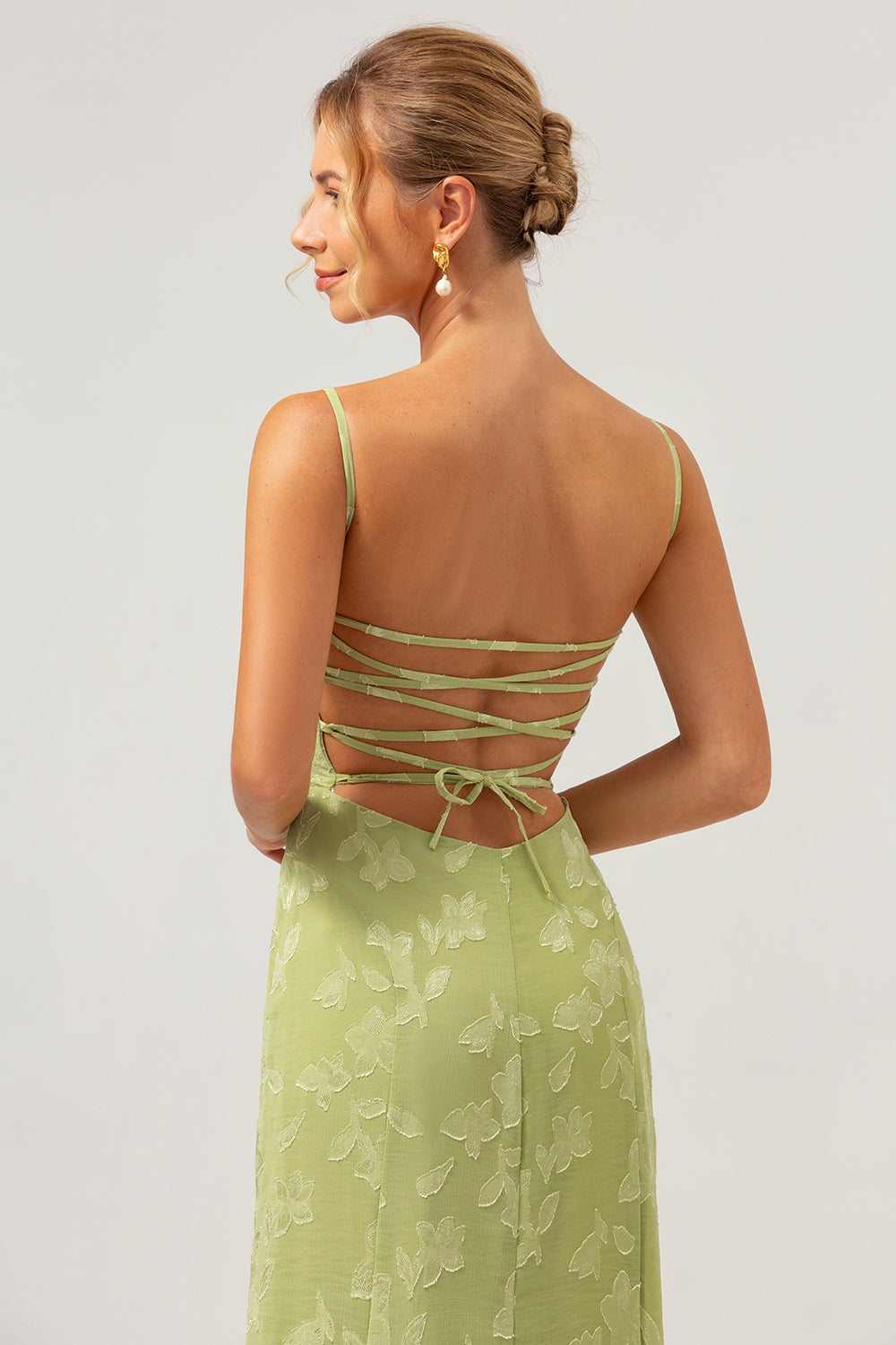 Vestido de dama de honor bordado con tirantes de espagueti de sirena verde con encaje en la espalda