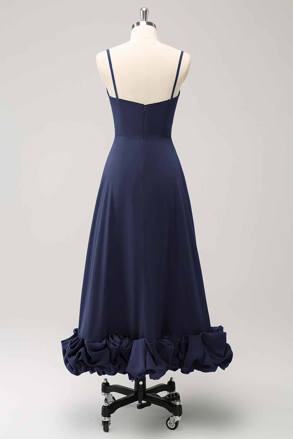 Elegante vestido de dama de honor verde con tirantes finos de una línea