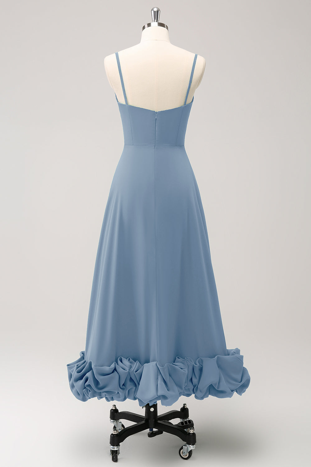 Elegante vestido de dama de honor verde con tirantes finos de una línea