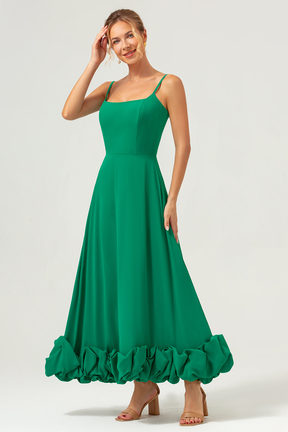 Elegante vestido de dama de honor largo de gasa con tirantes de espagueti verde de una línea