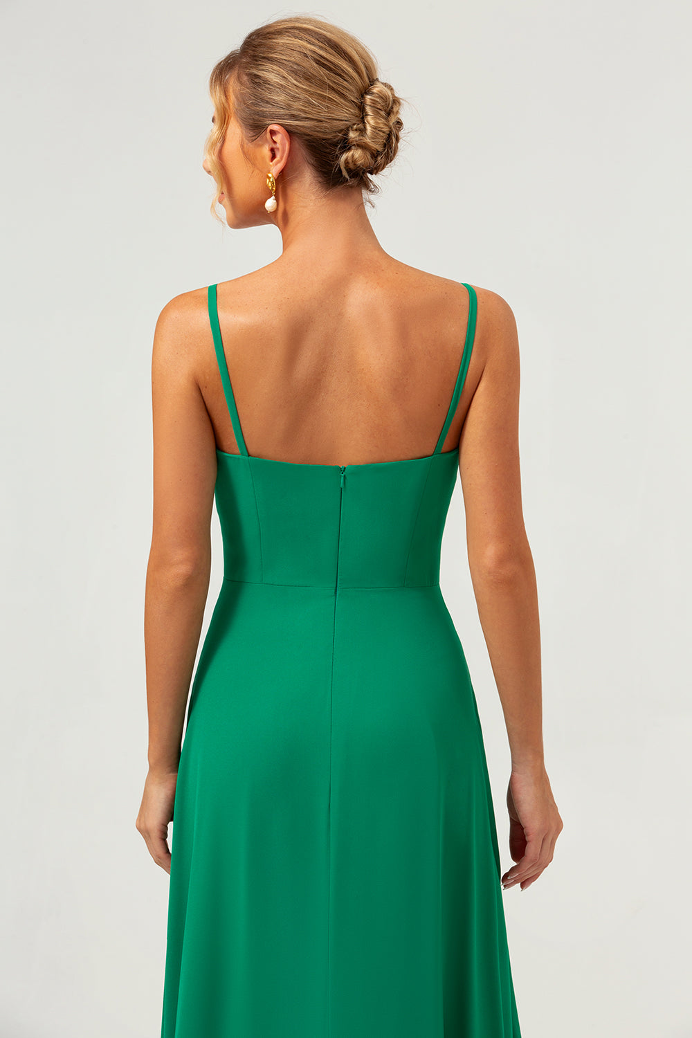 Elegante vestido de dama de honor largo de gasa con tirantes de espagueti verde de una línea