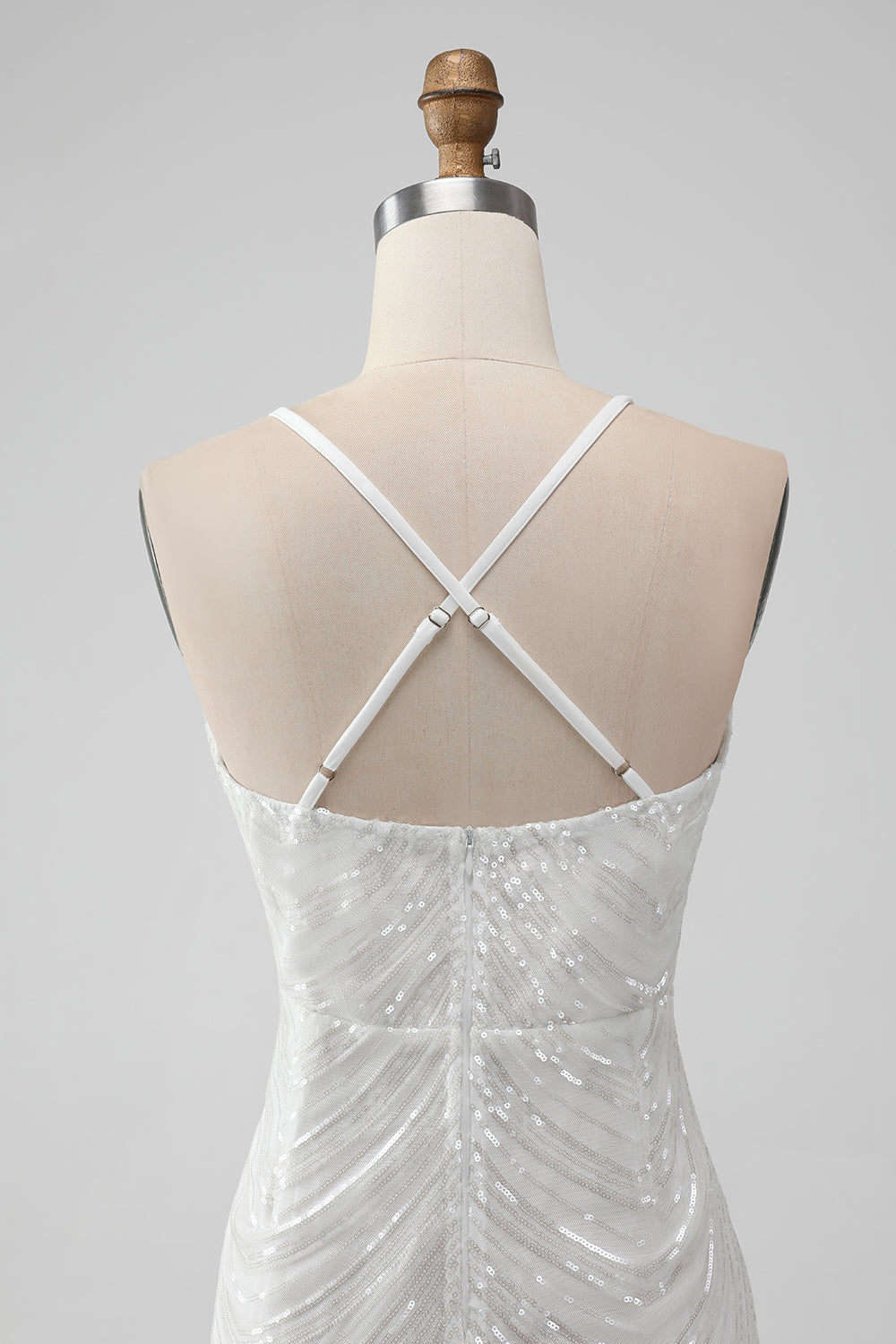 Vestido corto de regreso a casa ajustado de lentejuelas blancas con espalda cruzada