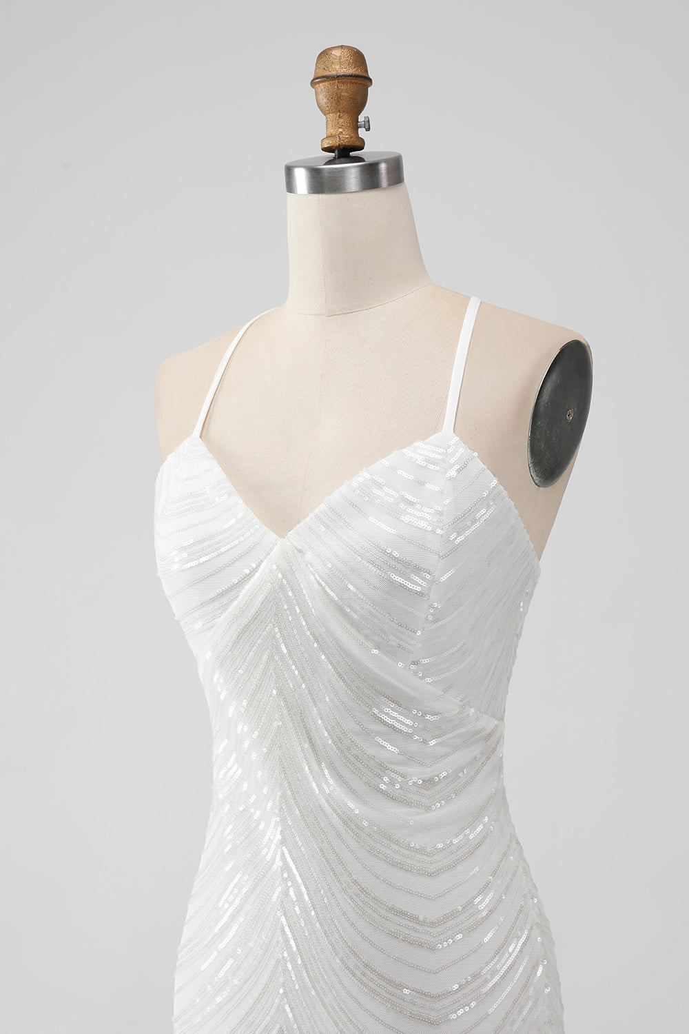 Vestido corto de regreso a casa ajustado de lentejuelas blancas con espalda cruzada